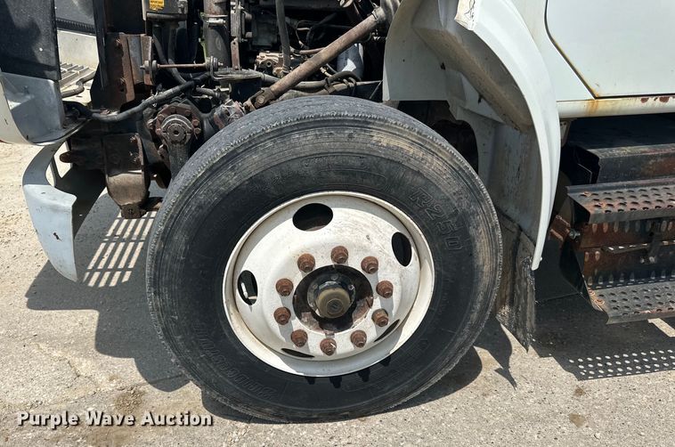 image for item DP8435 2000 International  4700 tank truck