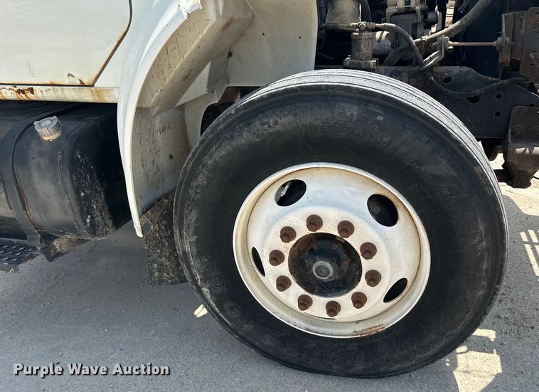 image for item DP8435 2000 International  4700 tank truck