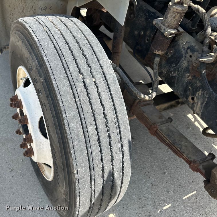 image for item DP8435 2000 International  4700 tank truck