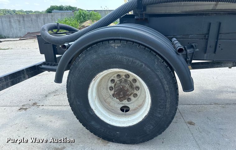 image for item DP8435 2000 International  4700 tank truck