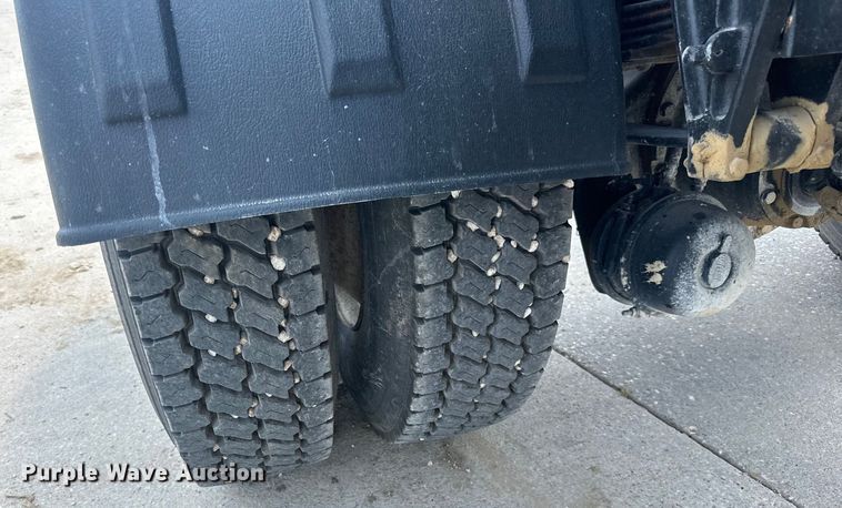 image for item DP8435 2000 International  4700 tank truck