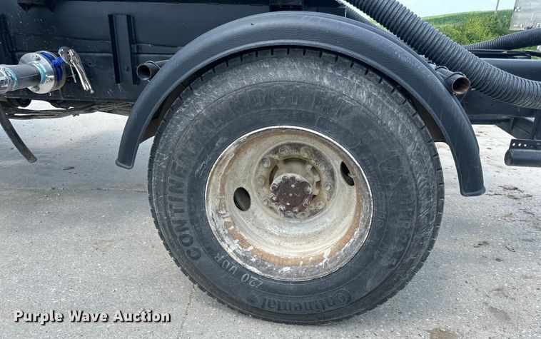 image for item DP8435 2000 International  4700 tank truck