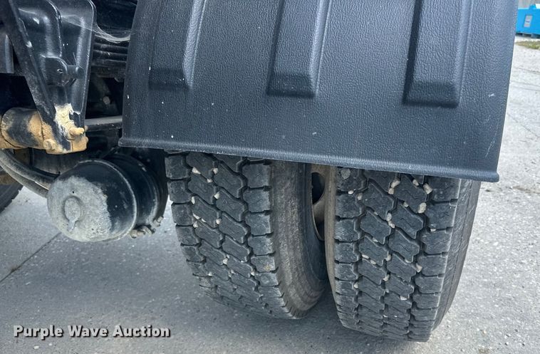 image for item DP8435 2000 International  4700 tank truck