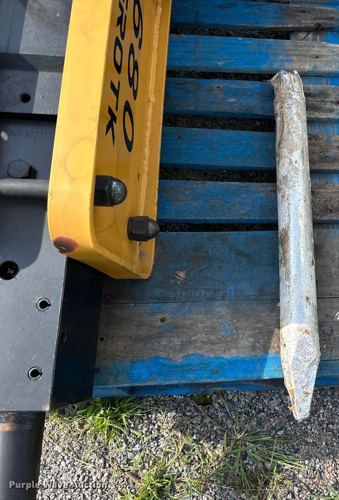 image for item DP8440 2022 Agrotk SSHH680 skid steer breaker