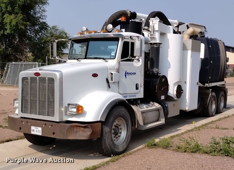 image for item DQ6167 2015 Peterbilt 365 hydrovac truck