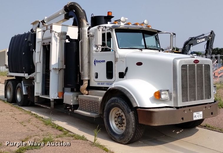 image for item DQ6167 2015 Peterbilt 365 hydrovac truck