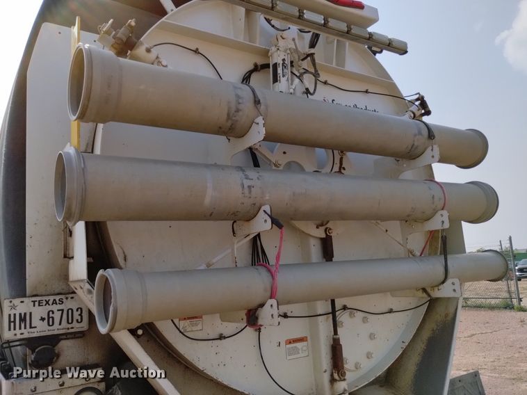 image for item DQ6167 2015 Peterbilt 365 hydrovac truck