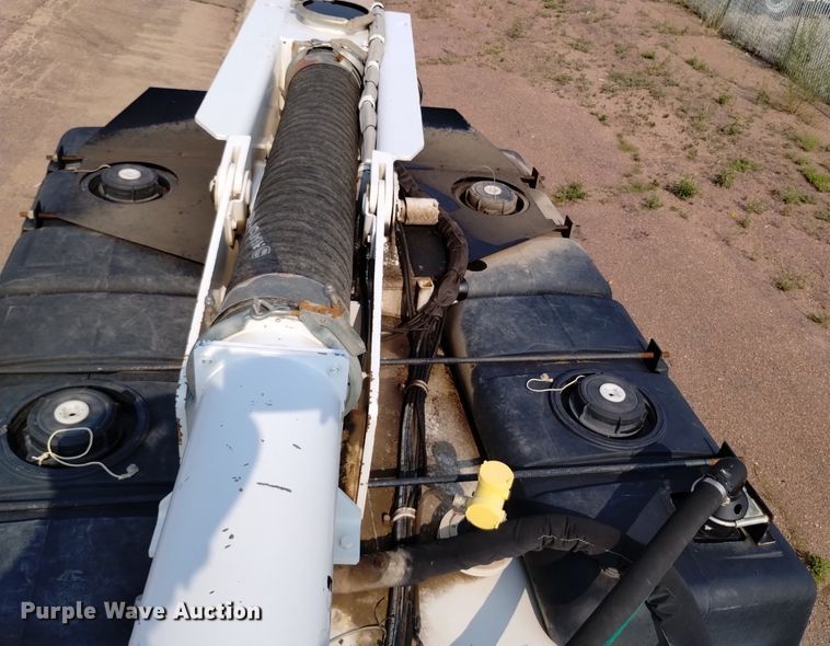 image for item DQ6167 2015 Peterbilt 365 hydrovac truck