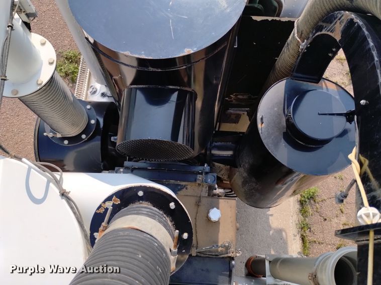 image for item DQ6167 2015 Peterbilt 365 hydrovac truck