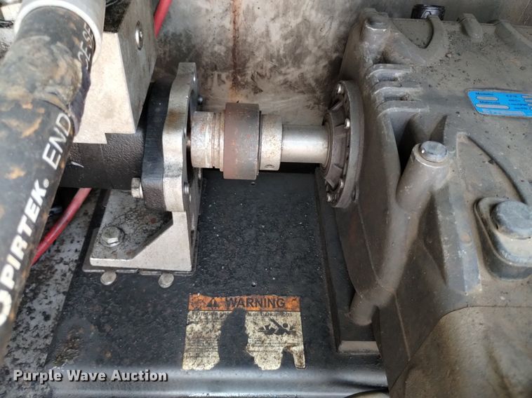 image for item DQ6167 2015 Peterbilt 365 hydrovac truck