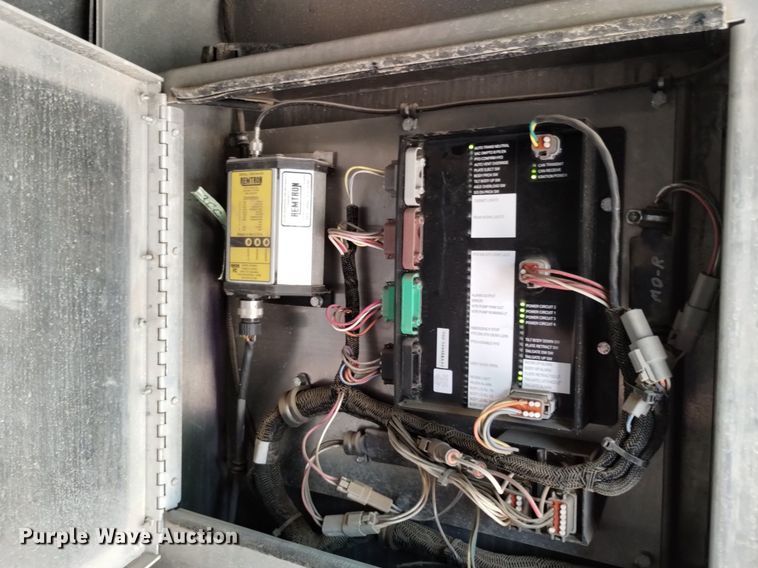 image for item DQ6167 2015 Peterbilt 365 hydrovac truck