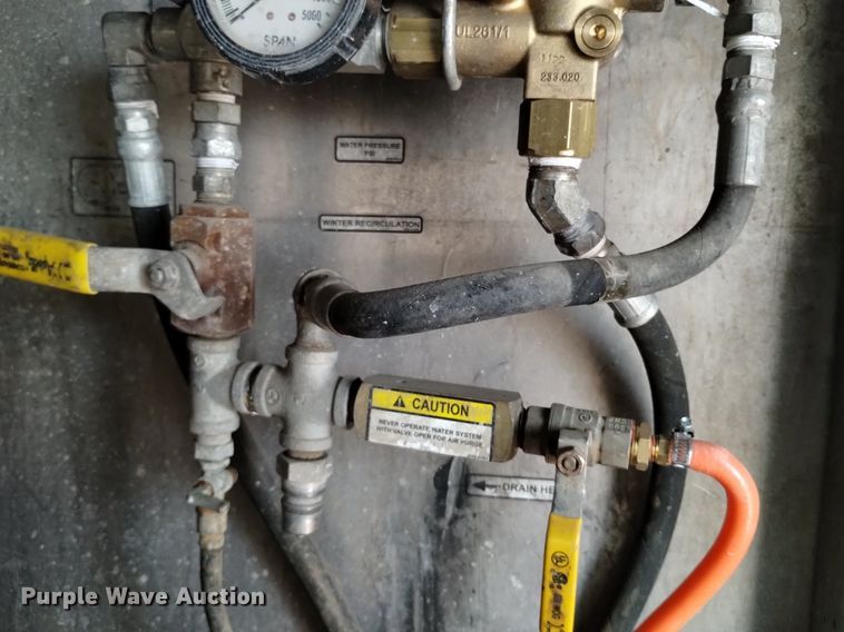 image for item DQ6167 2015 Peterbilt 365 hydrovac truck