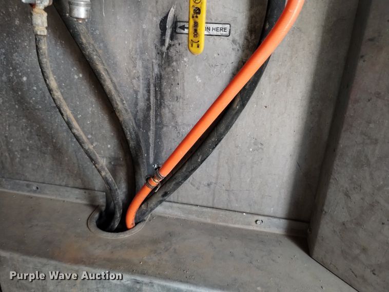 image for item DQ6167 2015 Peterbilt 365 hydrovac truck