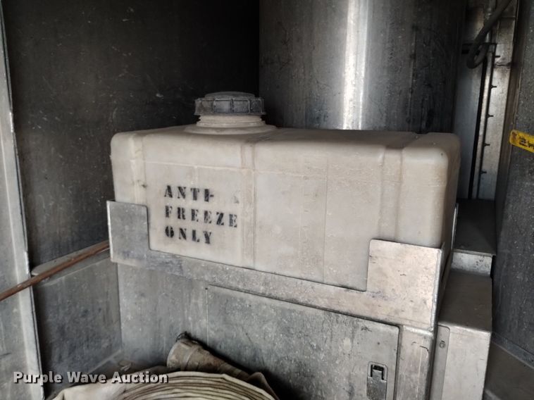 image for item DQ6167 2015 Peterbilt 365 hydrovac truck