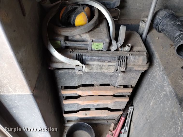 image for item DQ6167 2015 Peterbilt 365 hydrovac truck