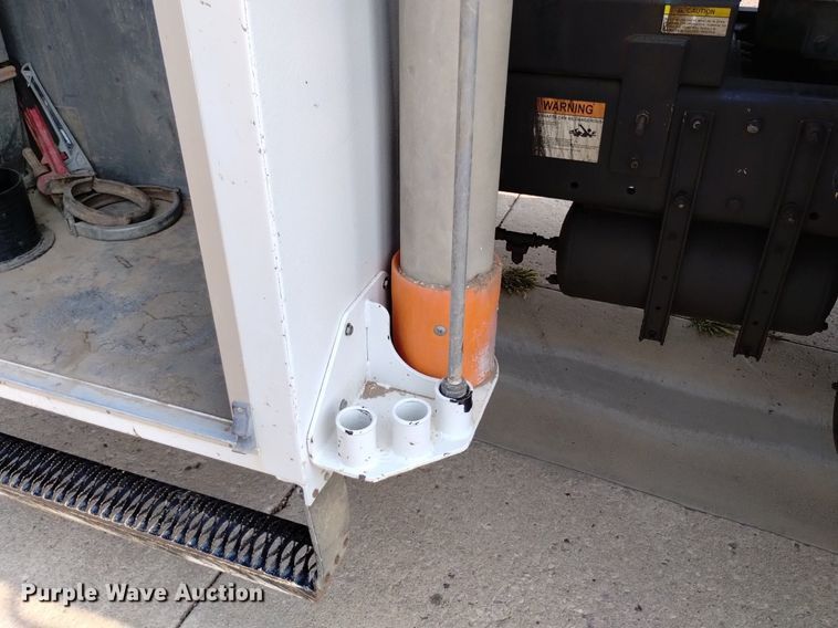 image for item DQ6167 2015 Peterbilt 365 hydrovac truck