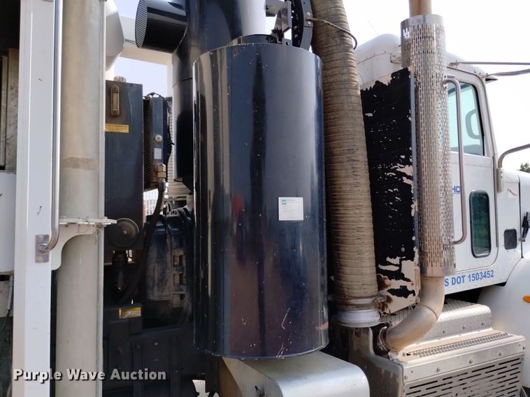 image for item DQ6167 2015 Peterbilt 365 hydrovac truck