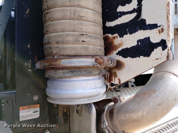 image for item DQ6167 2015 Peterbilt 365 hydrovac truck