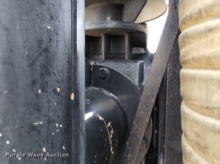 image for item DQ6167 2015 Peterbilt 365 hydrovac truck