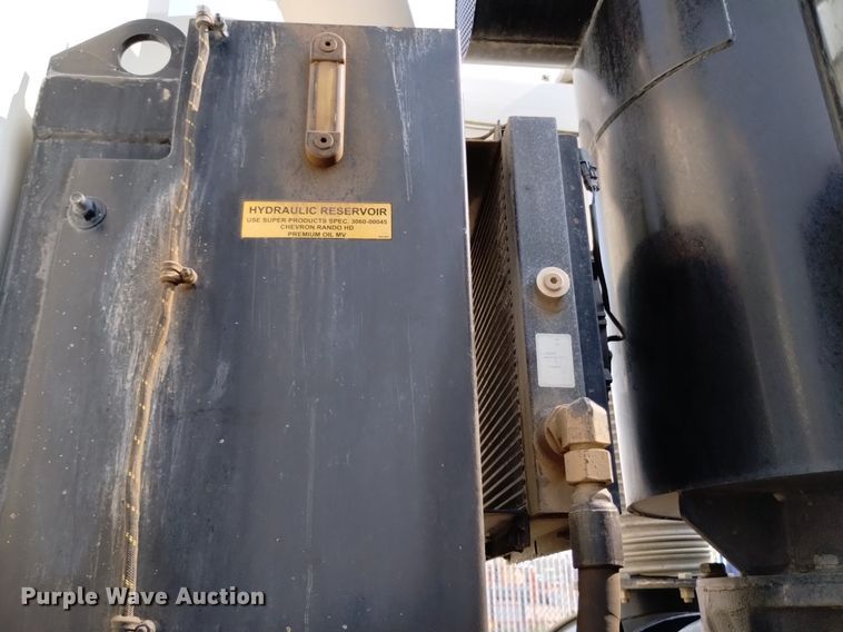 image for item DQ6167 2015 Peterbilt 365 hydrovac truck