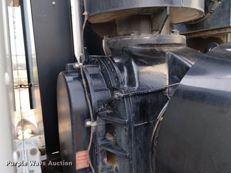 image for item DQ6167 2015 Peterbilt 365 hydrovac truck