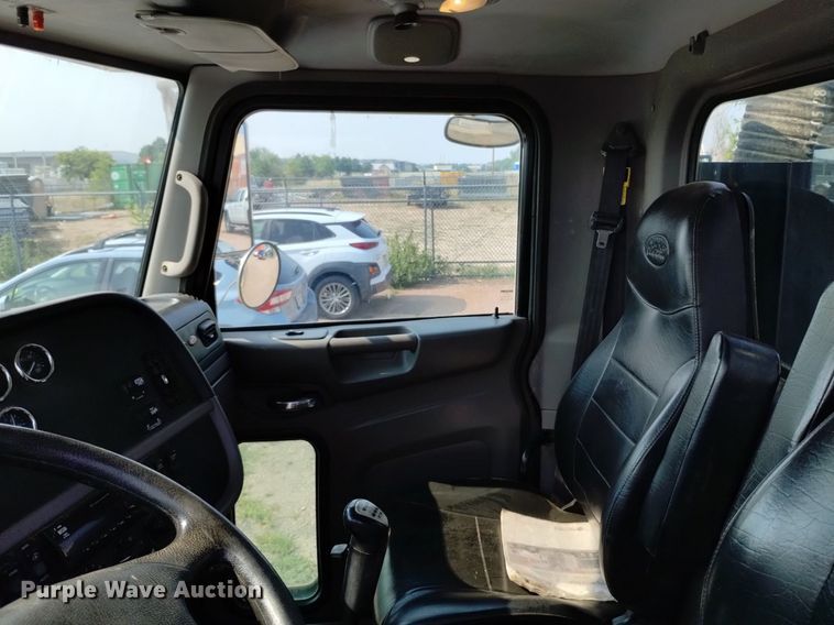 image for item DQ6167 2015 Peterbilt 365 hydrovac truck