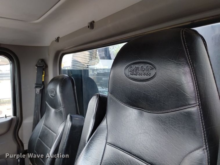 image for item DQ6167 2015 Peterbilt 365 hydrovac truck