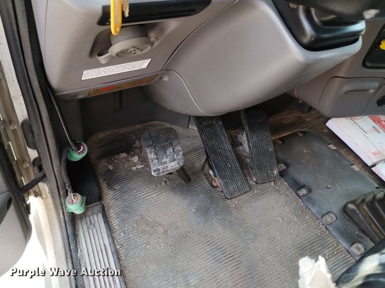 image for item DQ6167 2015 Peterbilt 365 hydrovac truck