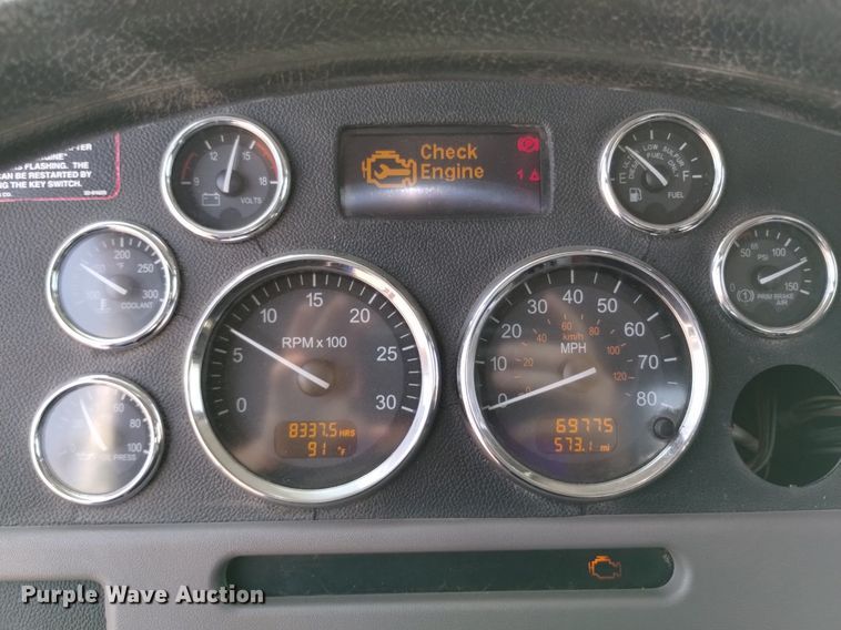 image for item DQ6167 2015 Peterbilt 365 hydrovac truck