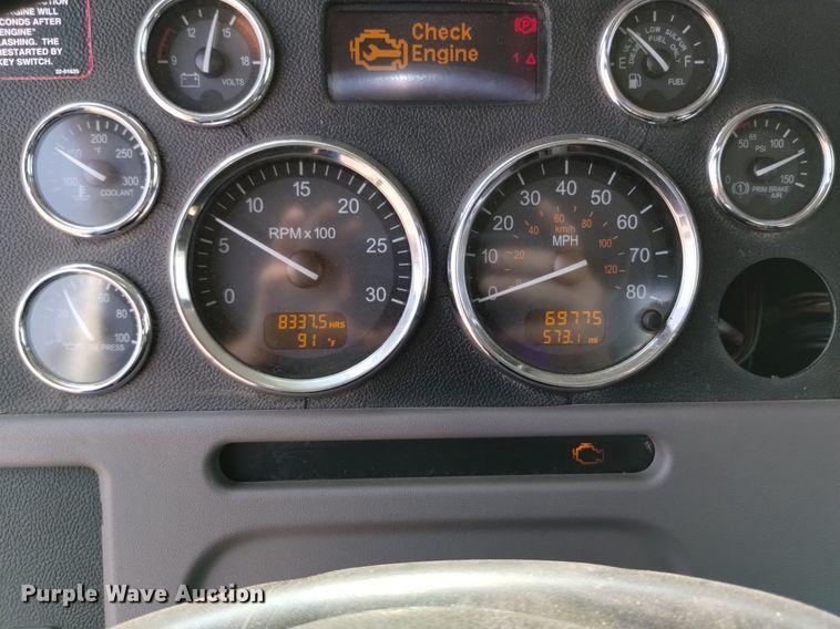 image for item DQ6167 2015 Peterbilt 365 hydrovac truck