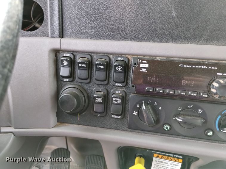 image for item DQ6167 2015 Peterbilt 365 hydrovac truck