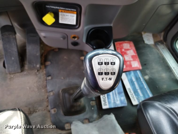 image for item DQ6167 2015 Peterbilt 365 hydrovac truck