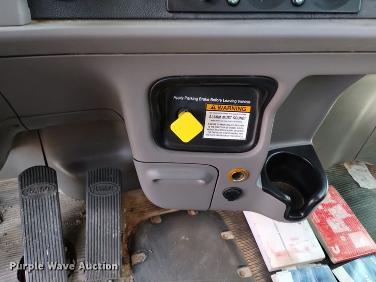 image for item DQ6167 2015 Peterbilt 365 hydrovac truck