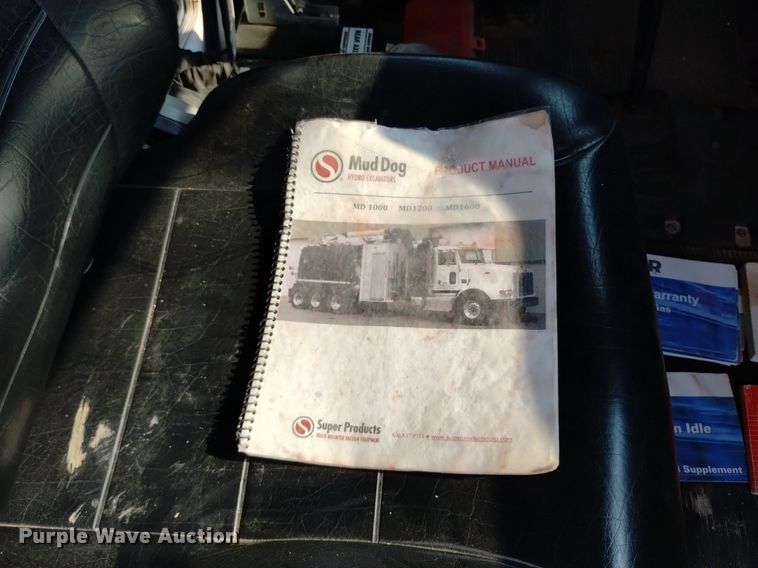 image for item DQ6167 2015 Peterbilt 365 hydrovac truck