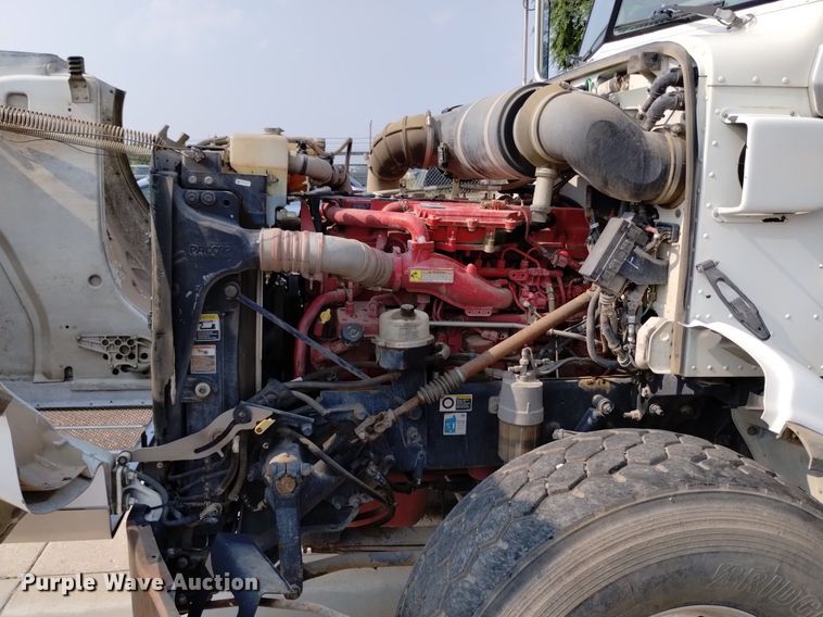 image for item DQ6167 2015 Peterbilt 365 hydrovac truck