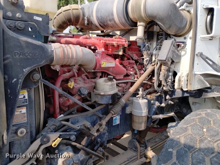 image for item DQ6167 2015 Peterbilt 365 hydrovac truck