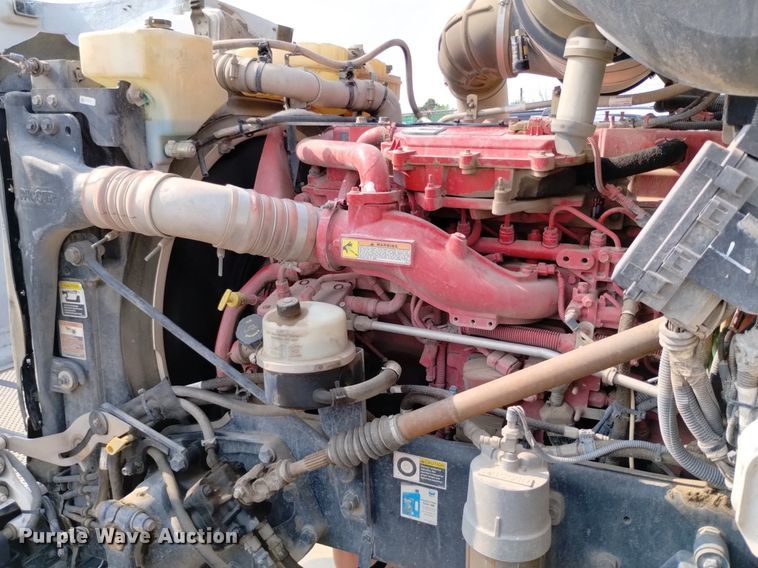 image for item DQ6167 2015 Peterbilt 365 hydrovac truck