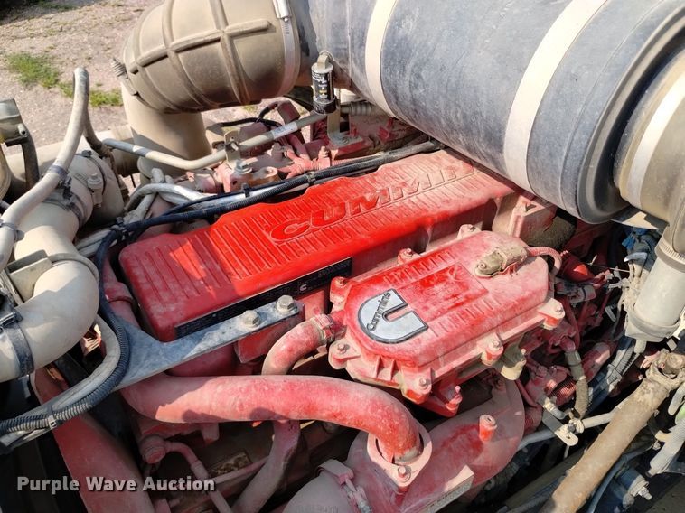 image for item DQ6167 2015 Peterbilt 365 hydrovac truck