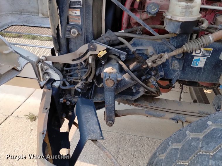 image for item DQ6167 2015 Peterbilt 365 hydrovac truck