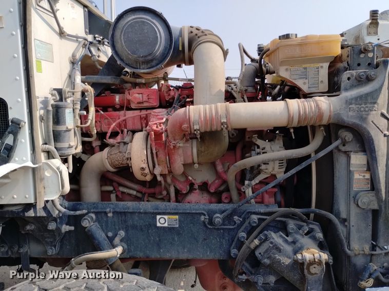 image for item DQ6167 2015 Peterbilt 365 hydrovac truck