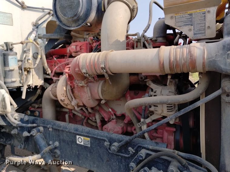 image for item DQ6167 2015 Peterbilt 365 hydrovac truck