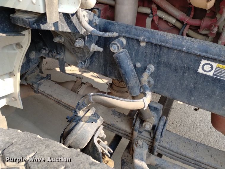 image for item DQ6167 2015 Peterbilt 365 hydrovac truck