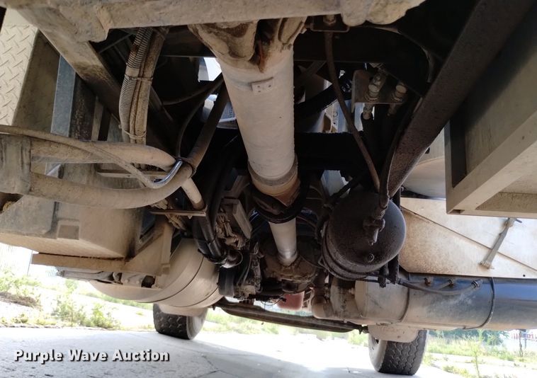 image for item DQ6167 2015 Peterbilt 365 hydrovac truck