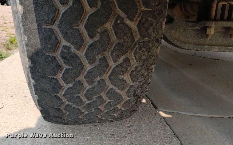 image for item DQ6167 2015 Peterbilt 365 hydrovac truck