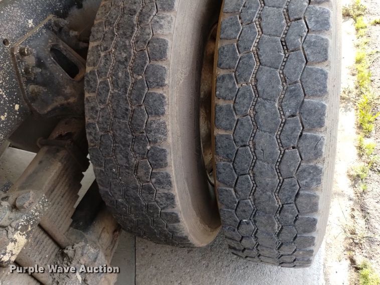 image for item DQ6167 2015 Peterbilt 365 hydrovac truck