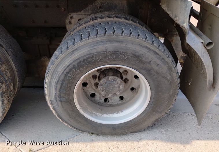 image for item DQ6167 2015 Peterbilt 365 hydrovac truck