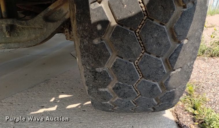 image for item DQ6167 2015 Peterbilt 365 hydrovac truck