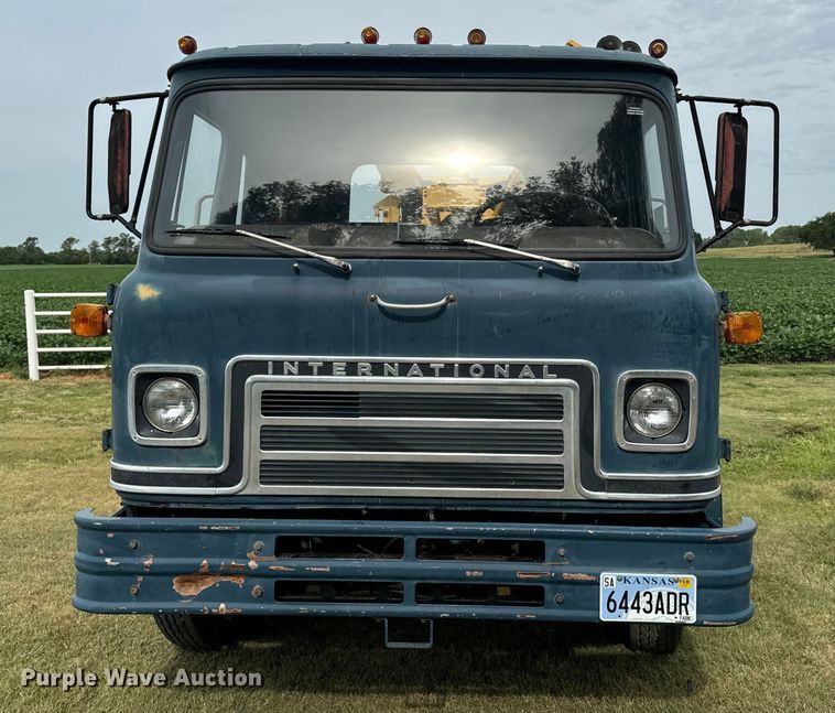 image for item DQ6857 1980 International Harvester Cargostar 1850 B truck cab and chassis with tree spade