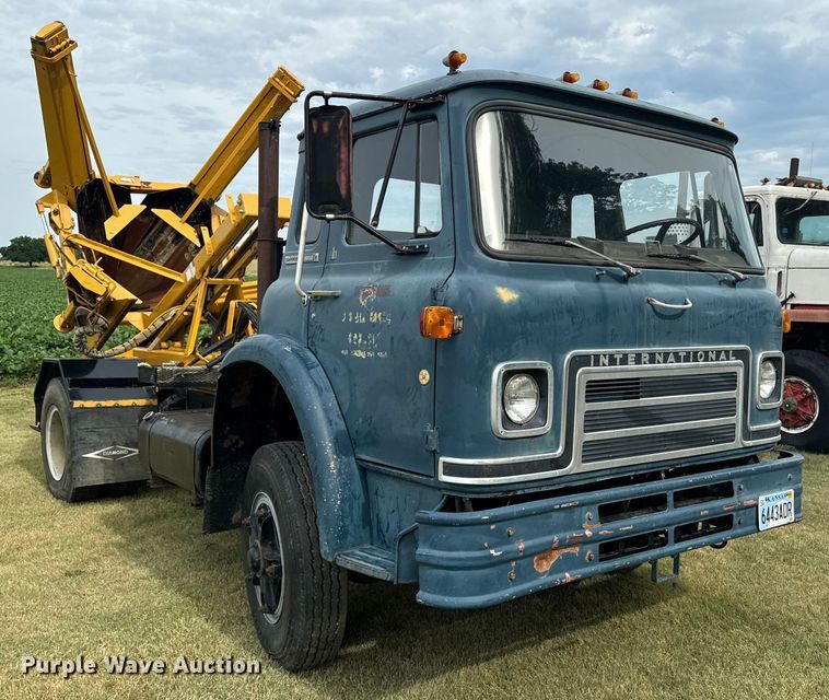 image for item DQ6857 1980 International Harvester Cargostar 1850 B truck cab and chassis with tree spade