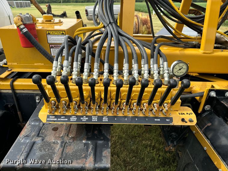 image for item DQ6857 1980 International Harvester Cargostar 1850 B truck cab and chassis with tree spade